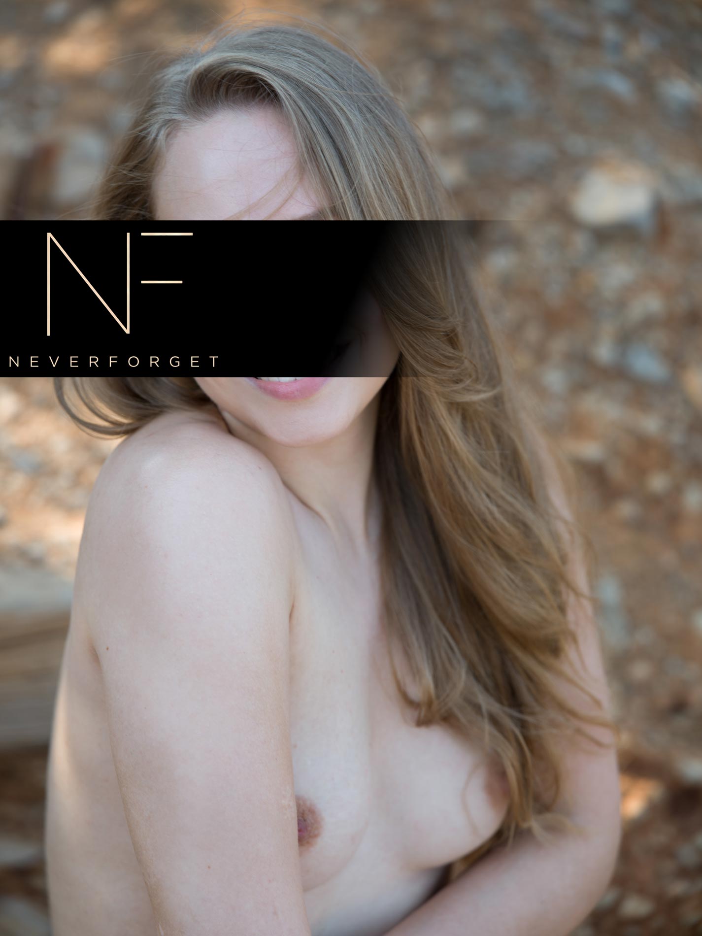 Natürlich lächelnde High Class Escort Dame mit sinnlicher Ausstrahlung von Never Forget Escort.